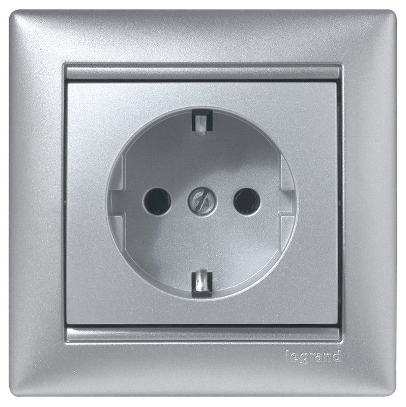 Legrand Valena Classic Алюминий Розетка Legrand Valena Алюминий 1-ая с/з 770120