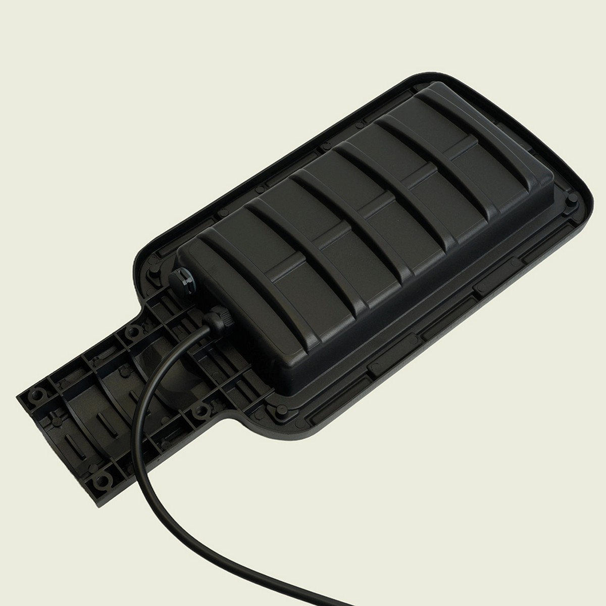 Консольные уличные светодиодные светильники на столб Светодиодный уличный консольный светильник SAFFIT SSL10-50 50W 5000K черный 55233 