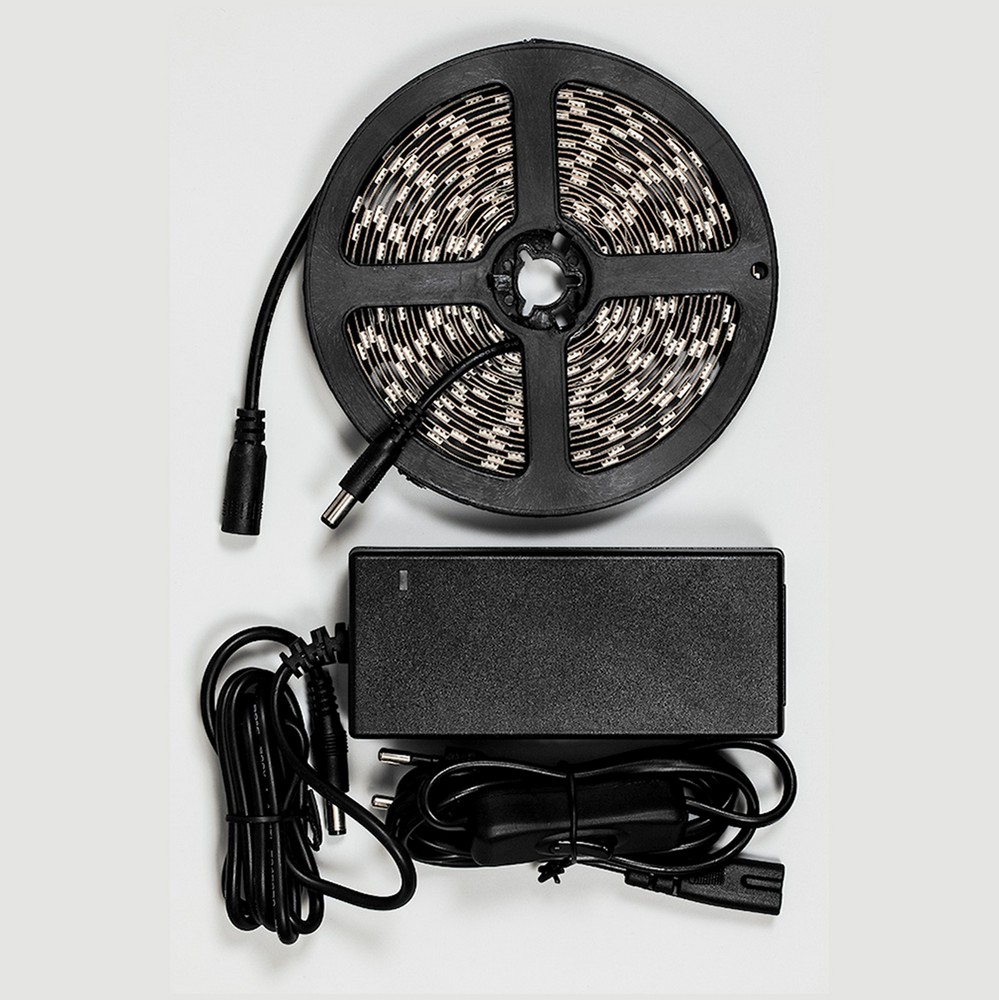 Лента светодиодная Feron LS606 60SMD(5050)/м 14.4Вт/м 12V IP20 RGB 5 метров (комплект с адаптером, контроллером, вилкой и пультом) 27706