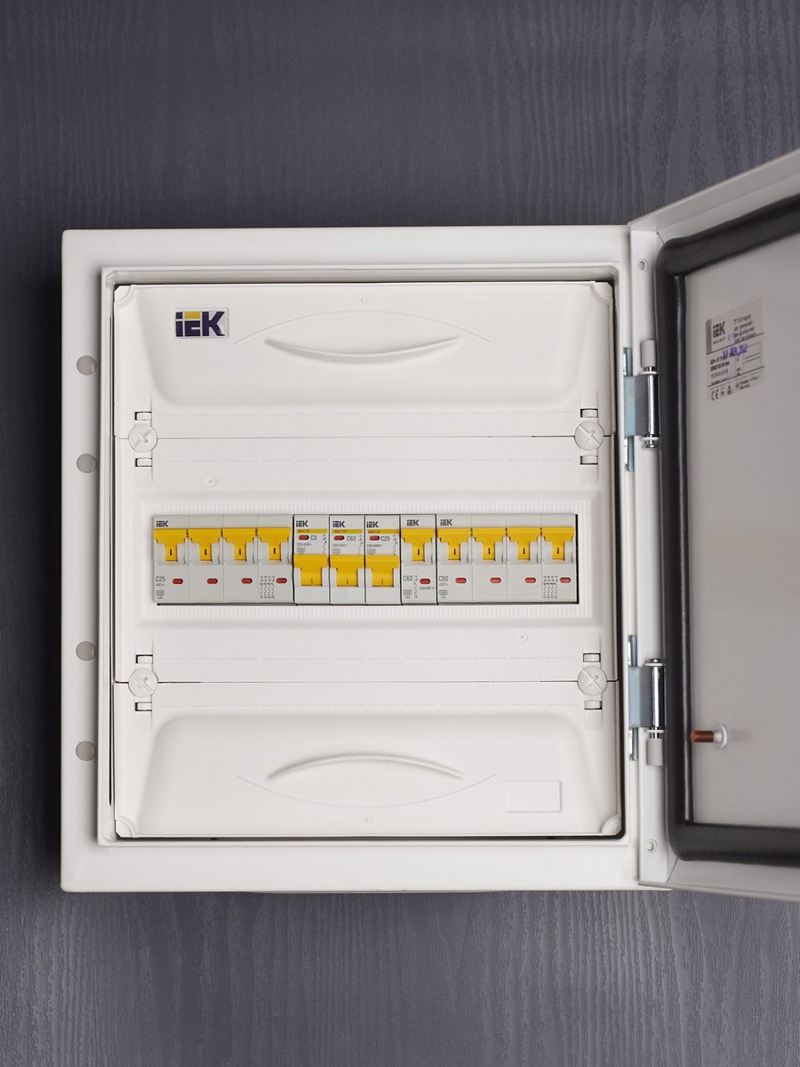 1 полюсные (однополюсные) Автоматический выключатель IEK KARAT ВА47-60M 1Р 63А 6кА С MVA31-1-063-C 