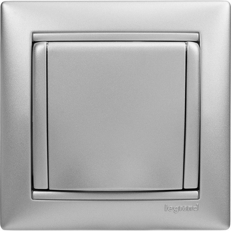 Legrand Valena Classic Алюминий Розетка Legrand Valena Алюминий 1-ая с/з с крышкой 770122