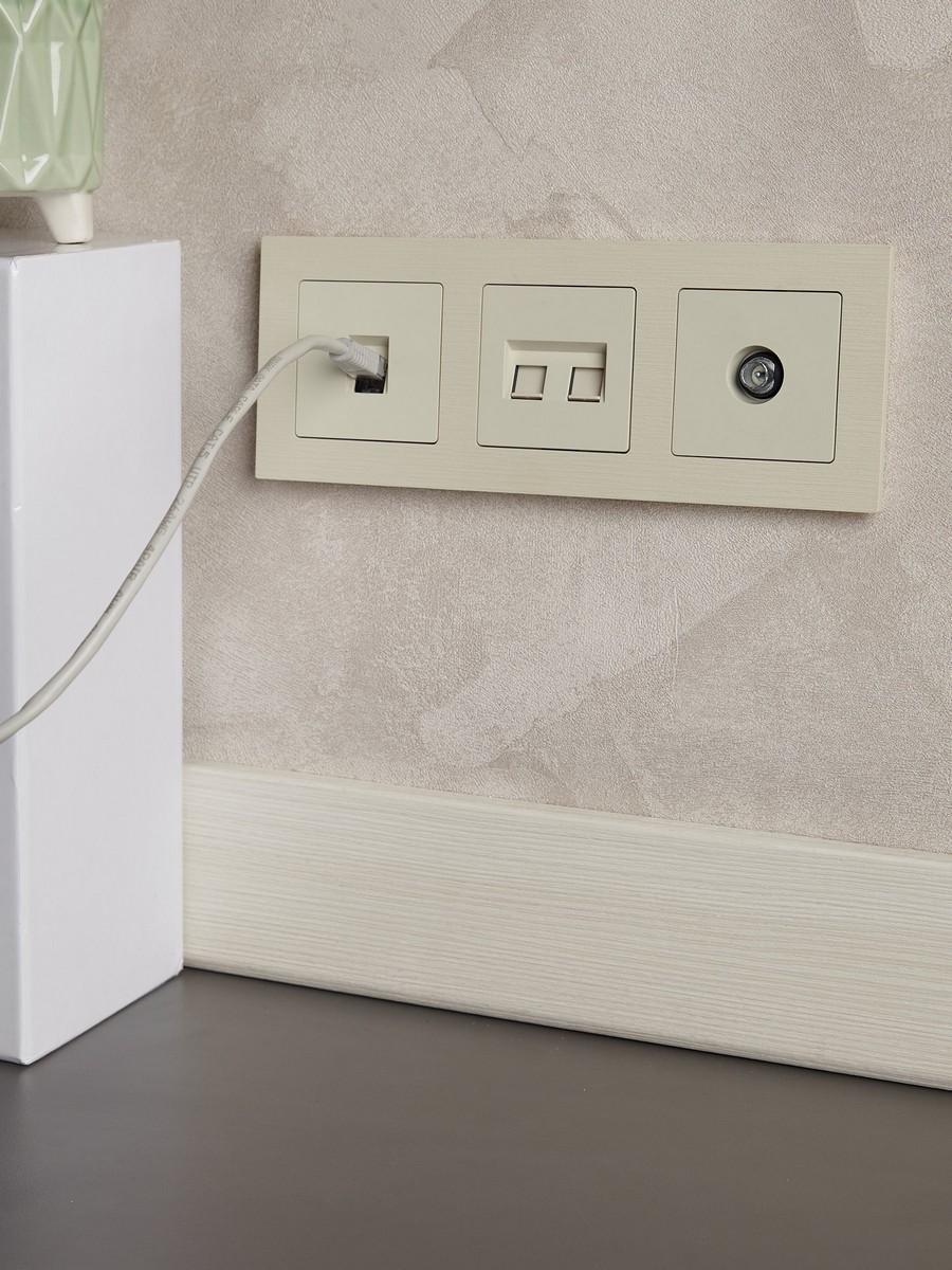 Розетка компьютерная IEK BRITE BASE Бежевый RJ45 кат.6 РК11-БрКр BR-K10-2-K10