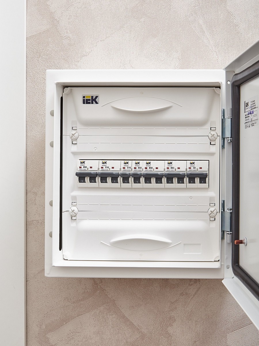 Автоматический выключатель IEK ARMAT M10N 1P C 10А AR-M10N-1-C010