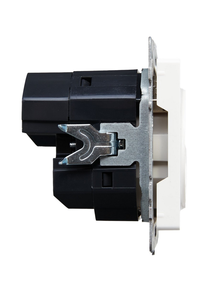 IEK Brite Белый Розетка IEK BRITE с с/з и шторками 16А с USB A+A 3,1А РЮш10-2-БрБ белый BR-R14-16-U21-D31-K01