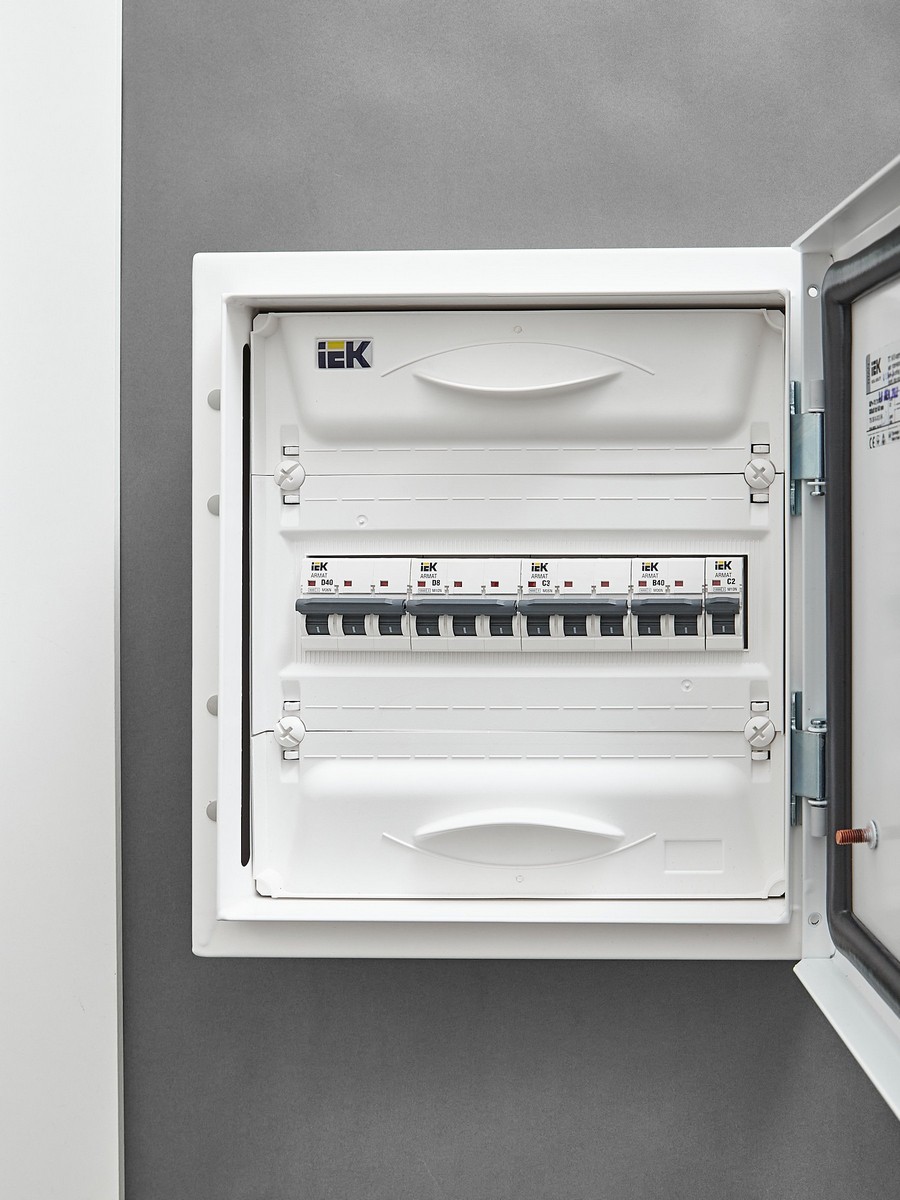 Автоматический выключатель IEK ARMAT M06N 3P C 3А AR-M06N-3-C003
