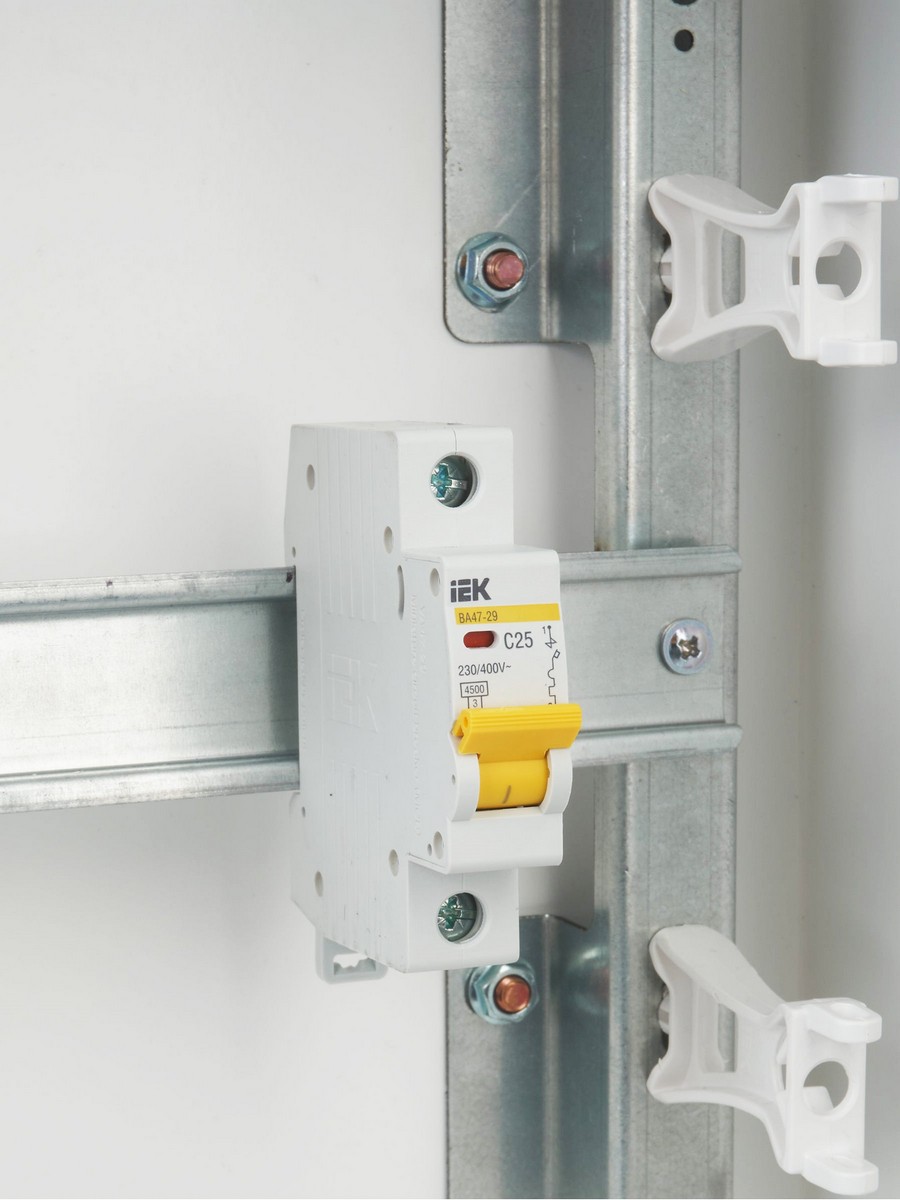 1 полюсные (однополюсные) Автоматический выключатель IEK KARAT ВА47-29 1Р 25А 4,5кА х-ка С MVA20-1-025-C 