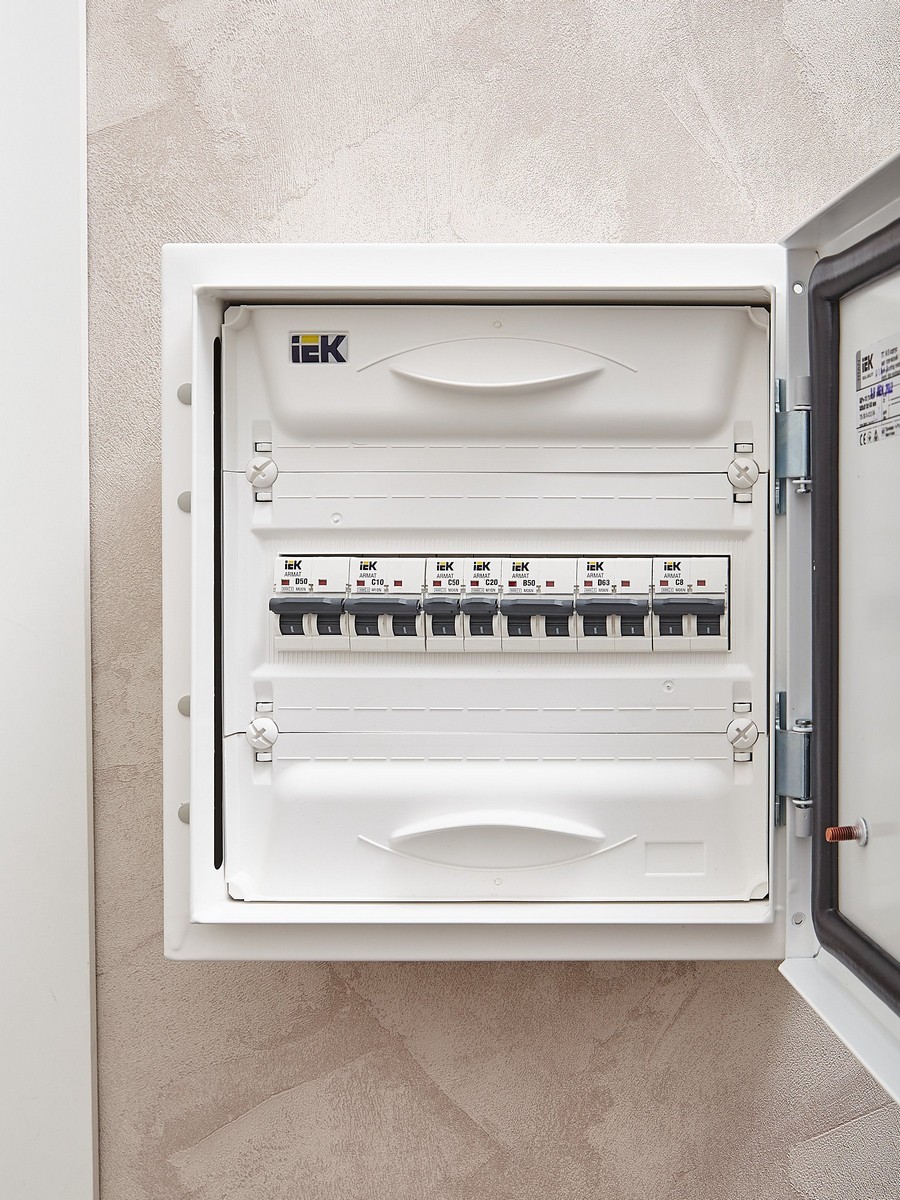 Автоматический выключатель IEK ARMAT M06N 1P C 50А AR-M06N-1-C050
