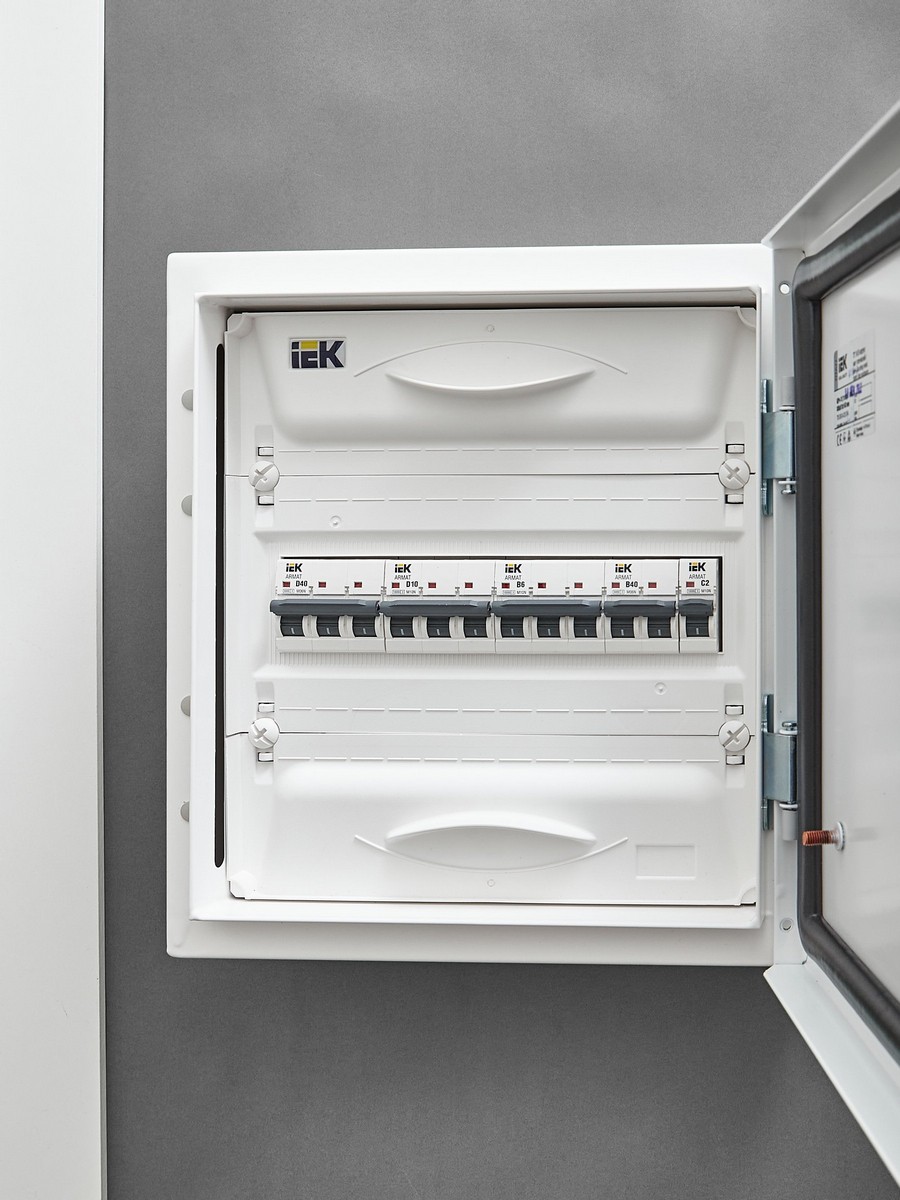 Автоматический выключатель IEK ARMAT M10N 3P B 6А AR-M10N-3-B006