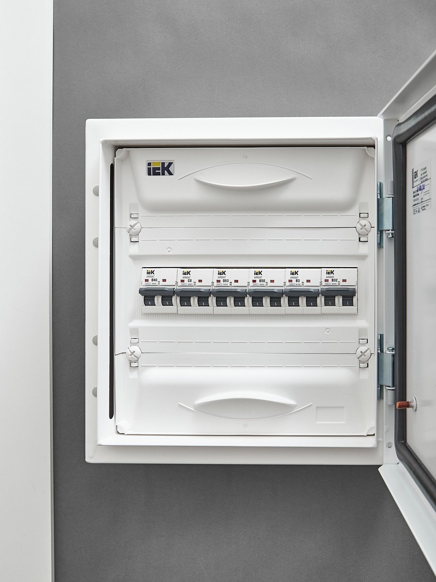 Автоматический выключатель IEK ARMAT M06N 2P D 63А AR-M06N-2-D063