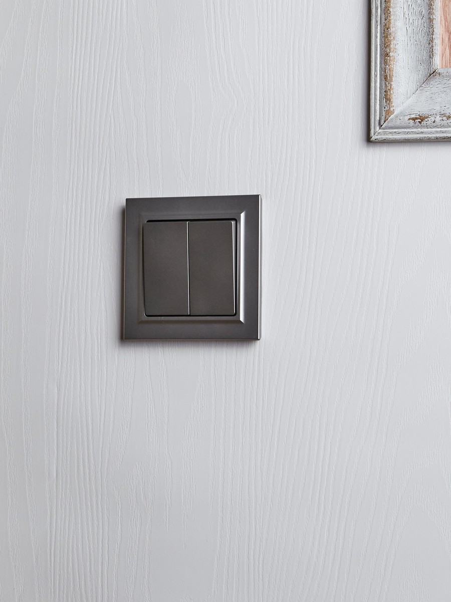 IEK Brite Сталь Выключатель IEK BRITE Сталь 2-кл. 10А в сборе ВСР10-2-0-БрС BR-V20-0-10-K46-F