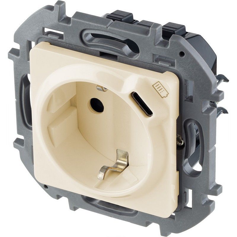 Legrand Inspiria Слоновая кость Розетка Legrand INSPIRIA Слоновая кость с заземлением 16А 250В со встроенным USB 673771