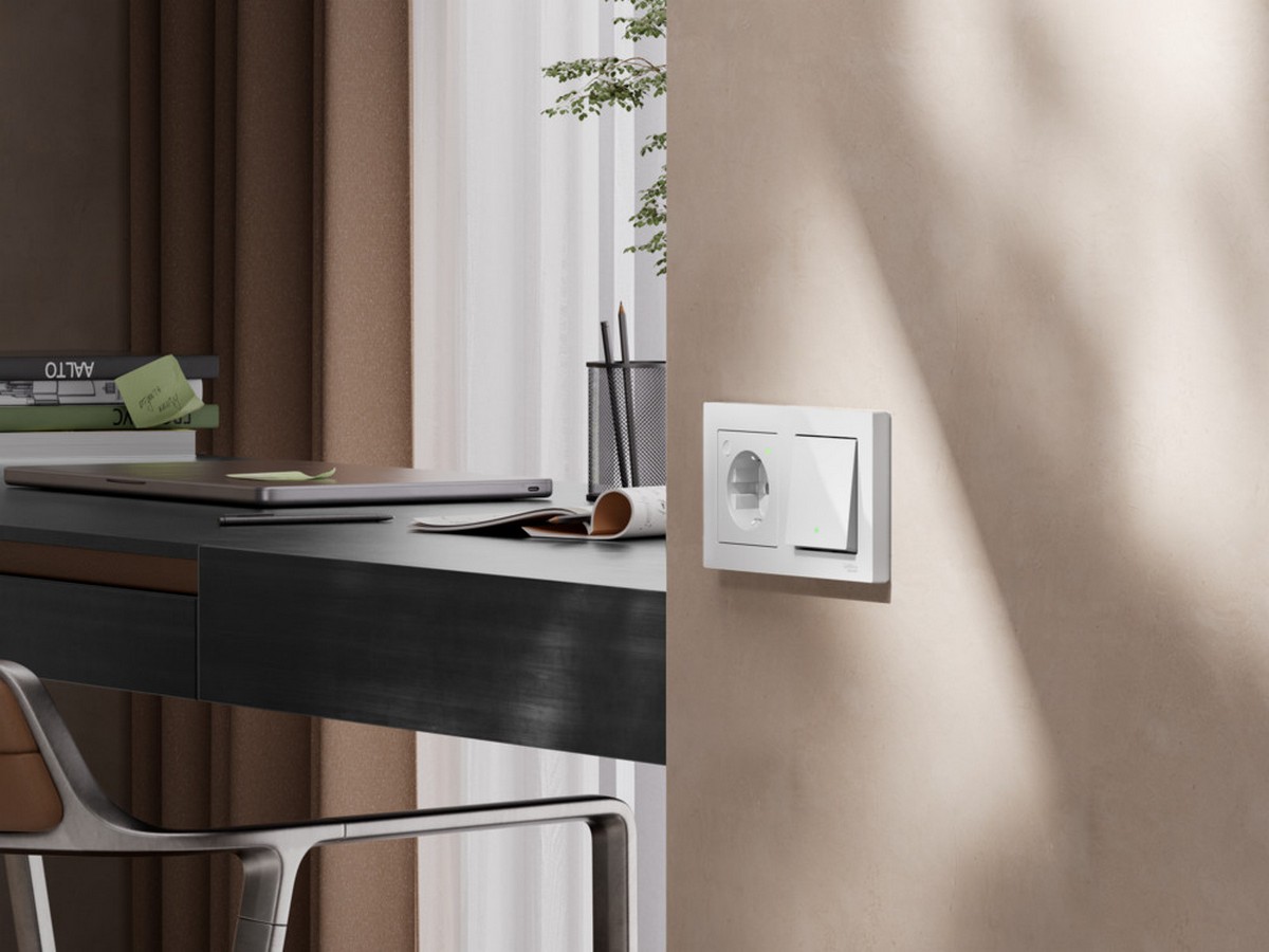 Розетка SBER SE AtlasDesign Smart Белый с заземл., со шт., Zigbee ATN000145Z