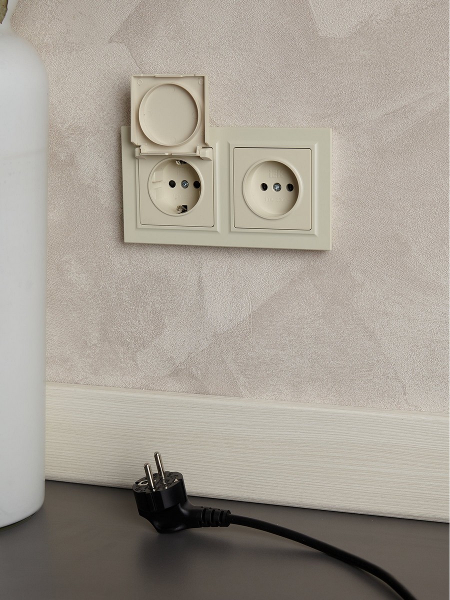 IEK Brite Рамки Рамка IEK BRITE 2-местная IP44 РУ-2-БрКр-44 бежевый BR-M22-44-K10