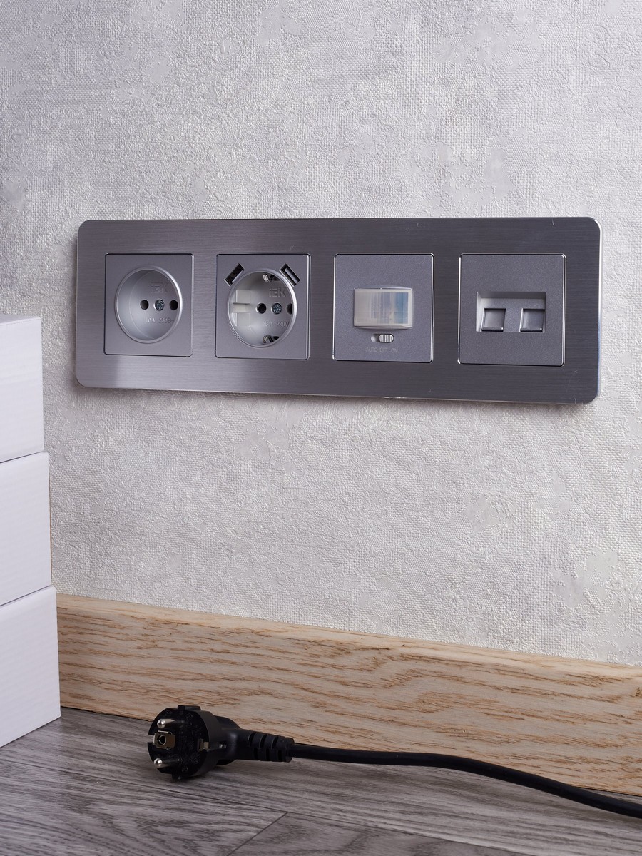 Рамка IEK BRITE DECOR алюм метал. скругл.угол 4-м РУ-4-1-Бр RE AL BR-M42-M-21-K47