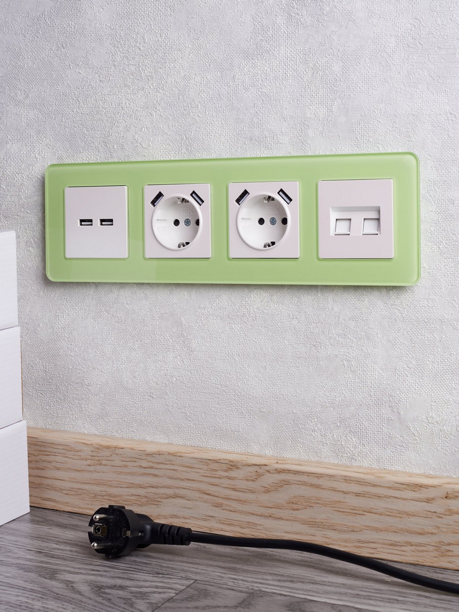 Рамка IEK BRITE DECOR Эко грин матовый стекло скругл.угол 4-мест. РУ-4-2-Бр RE BR-M42-G-41-K06