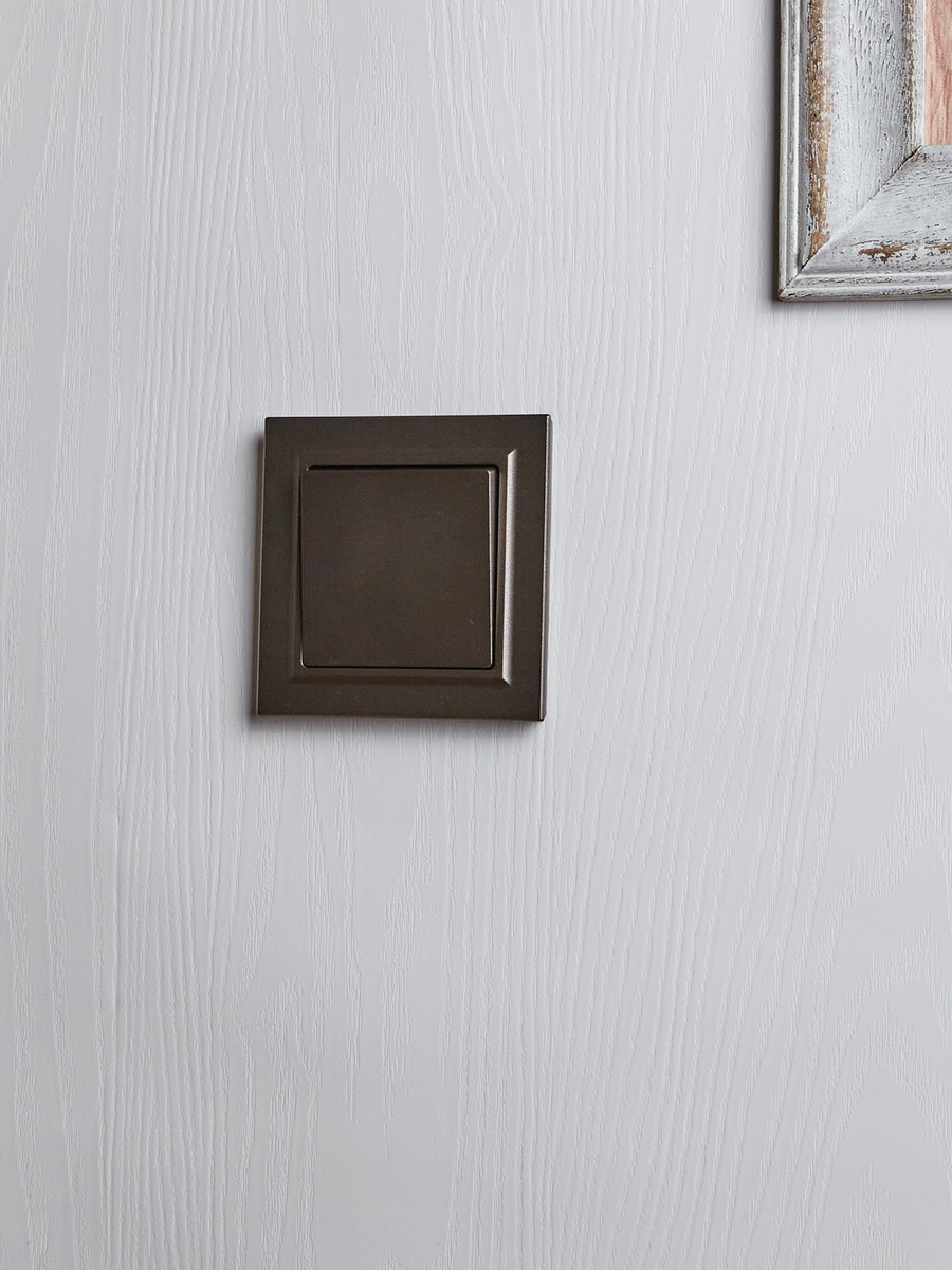 Выключатель IEK BRITE Темн.бронза 1-кл. 10А в сборе ВСР10-1-0-БрТБ BR-V10-0-10-K45-F