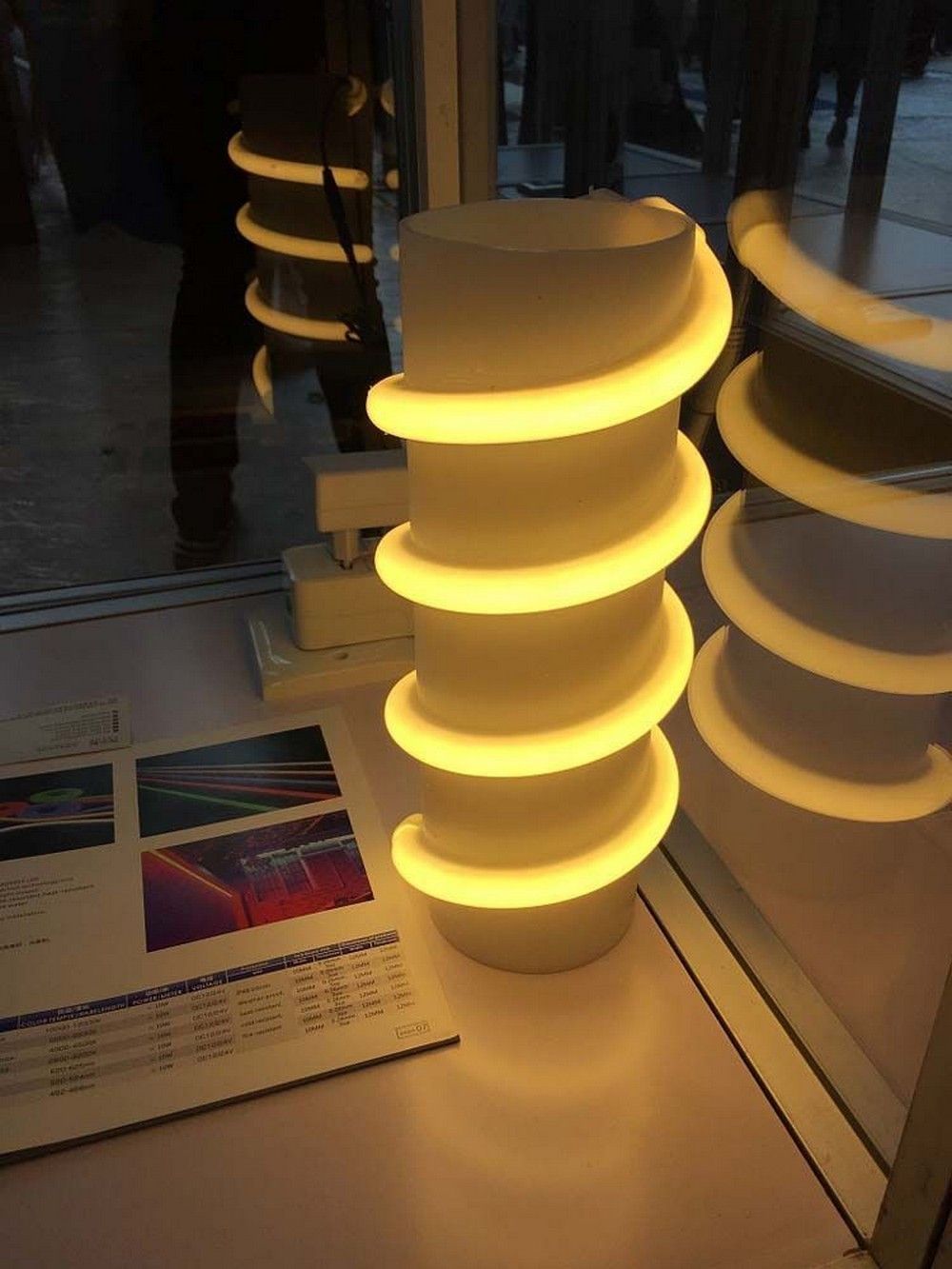 Светодиодная лента белая теплая Термостойкая светодиодная лента Feron SMD2835 Теплый белый 180LED/m IP68 12в (упак.5м) 