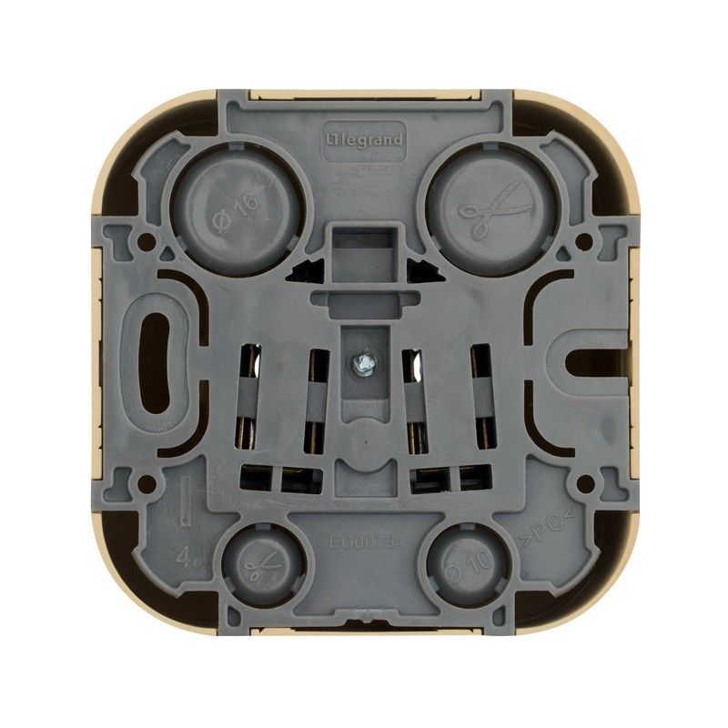 Накладные Розетки и выключатели Legrand Quteo Дерево Розетка Legrand Quteo с заземлением со шторкам дерево  782271